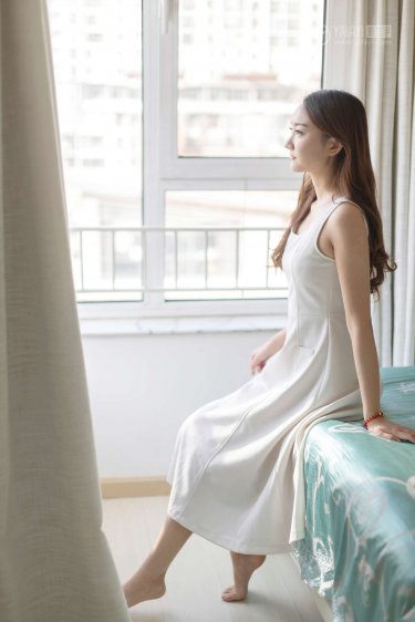 张梓琳晒长腿女儿